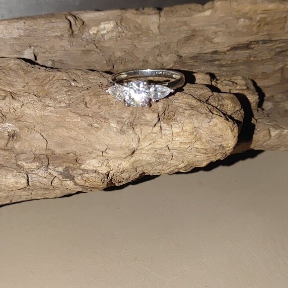 Jeulia Engagement 925 Sterling Silver Ring Round Pear Shaped Three Stone Size 9 - Picture 13 of 14